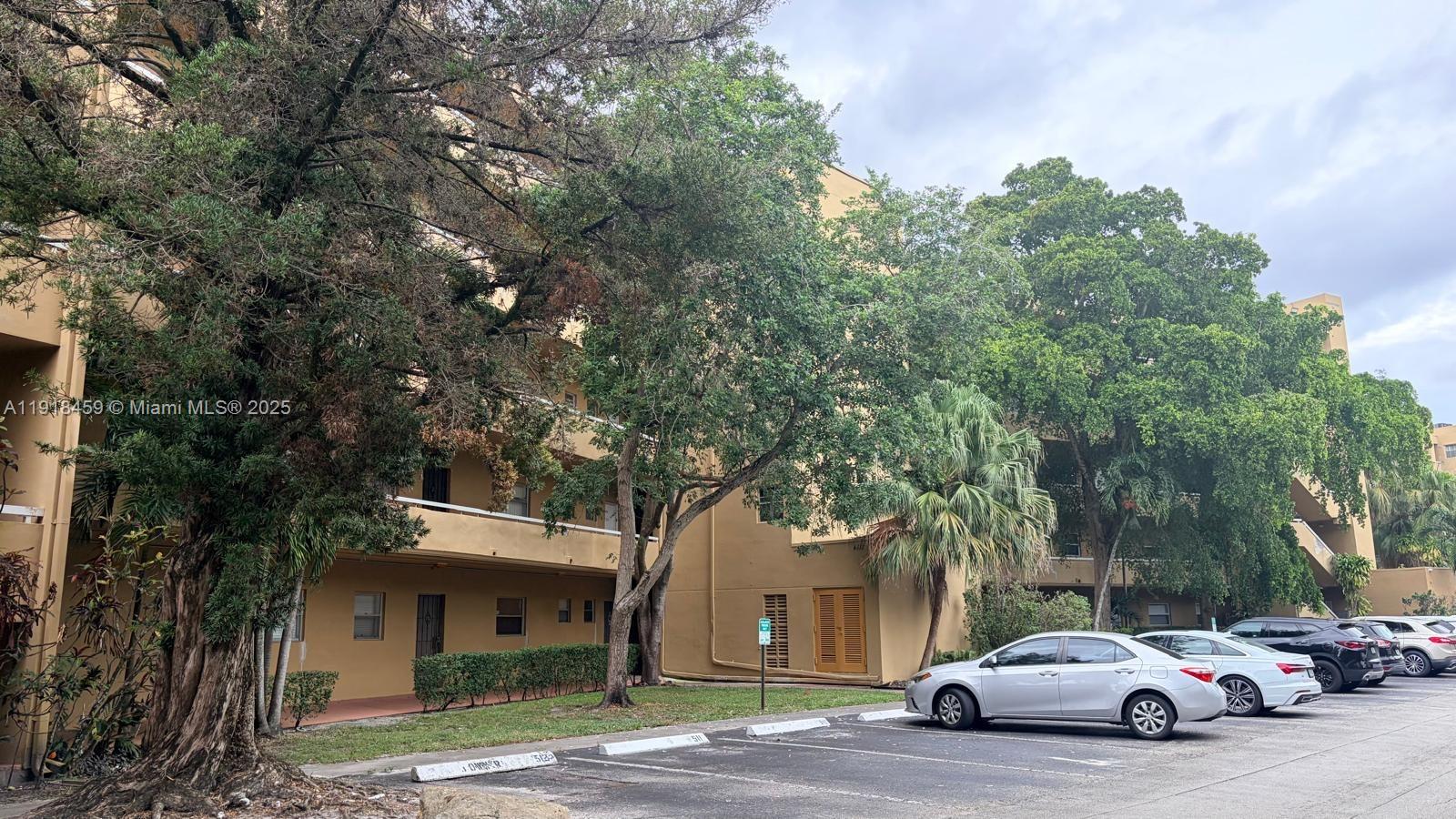 OAKS CONDO - Residential