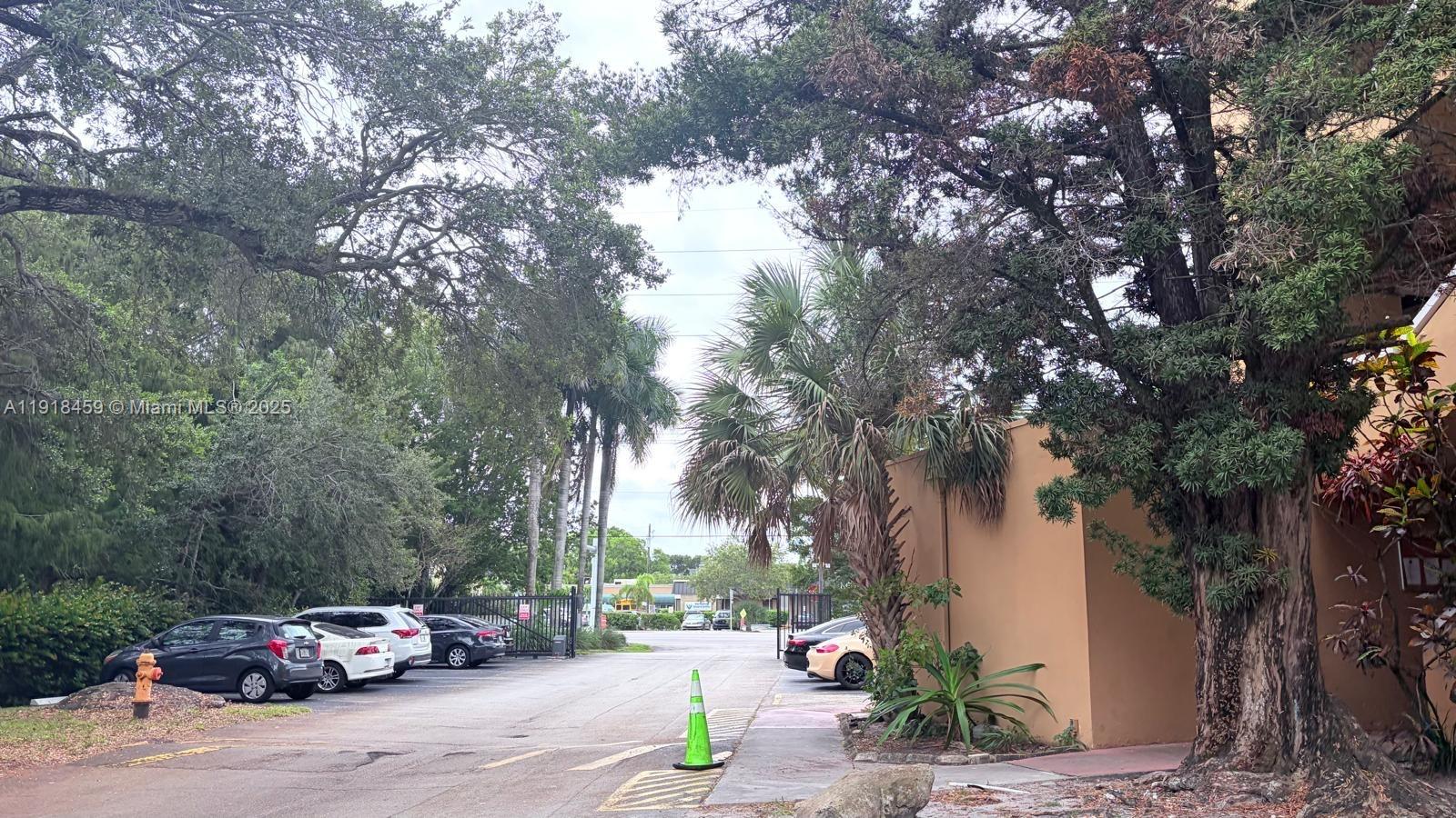 OAKS CONDO - Residential