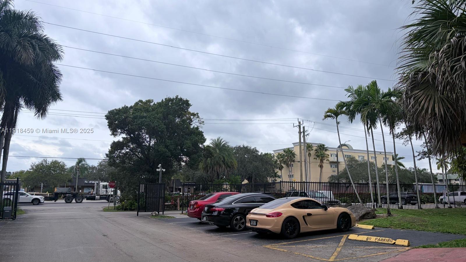 OAKS CONDO - Residential