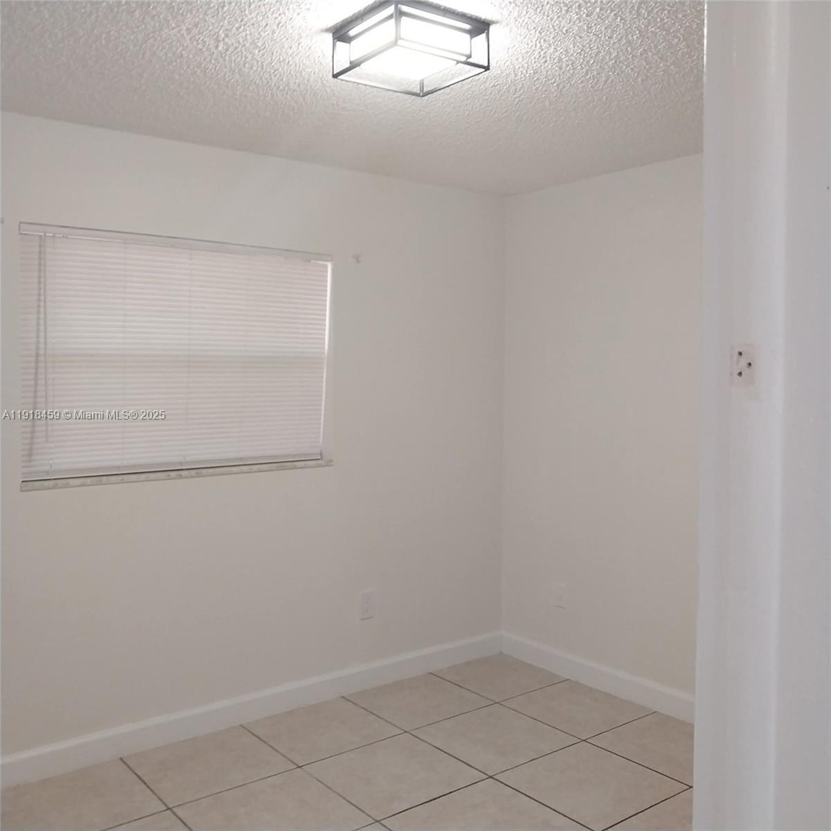 OAKS CONDO - Residential