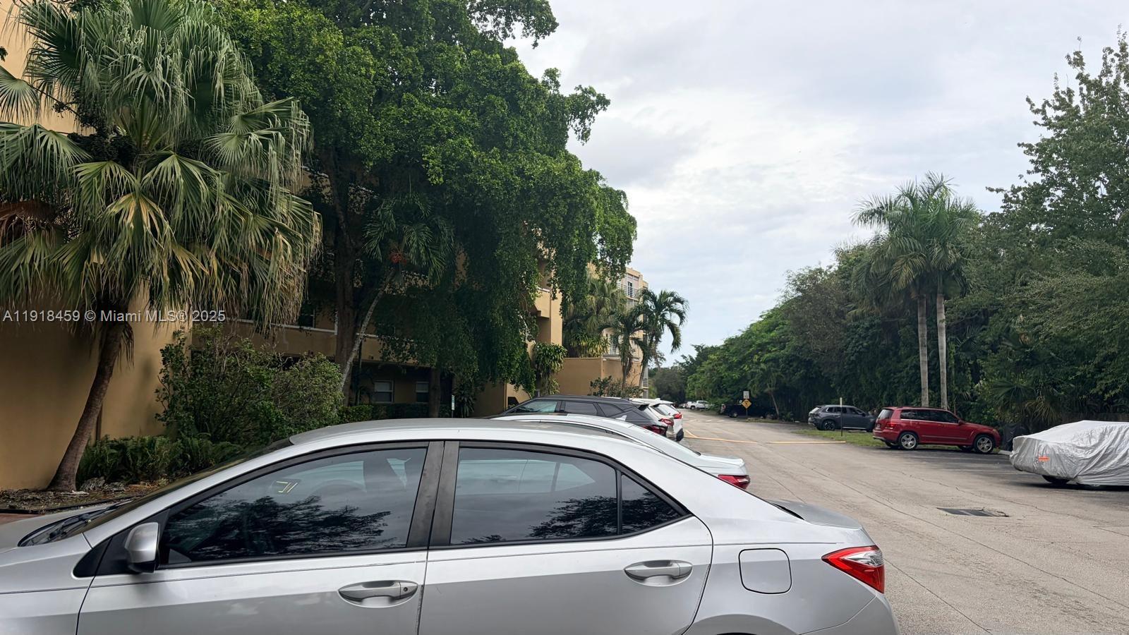 OAKS CONDO - Residential