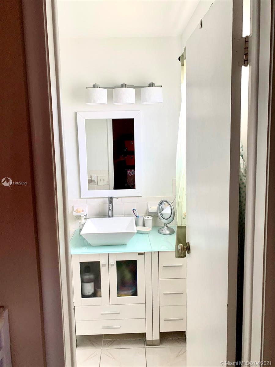 SOUTHBROOK CONDO APTS - Residential Lease