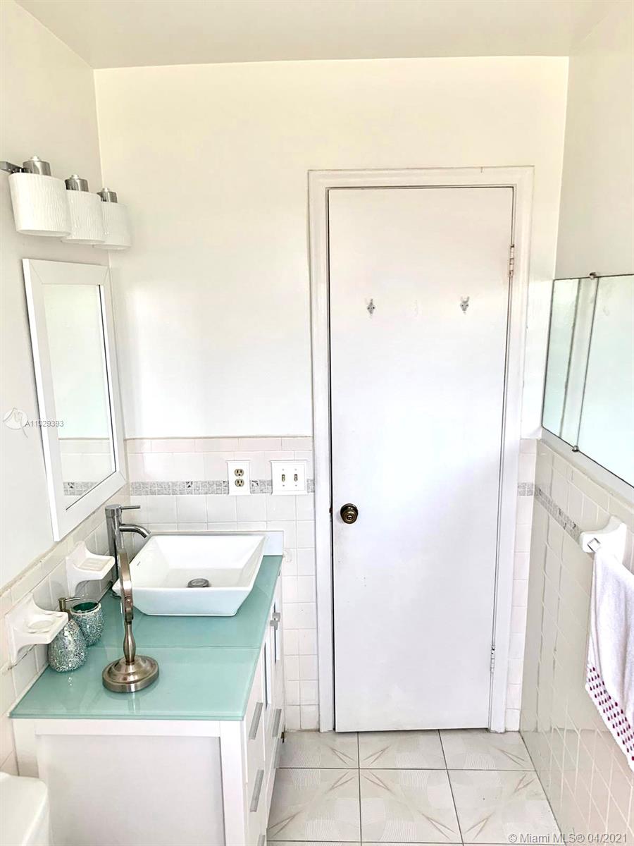 SOUTHBROOK CONDO APTS - Residential Lease