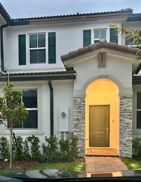 ike new 3-bed, 3-bath 2023 Bandol model home, including washer & dryer and more High ceilings throughout and a 1st floor bedroom. Residents can indulge in resort-style amenities, including a community pool, a fully equipped gym & ample open areas for recreation. This home offers the epitome of modern living in a community that values both security and leisure, this is an opportunity you won't want to miss