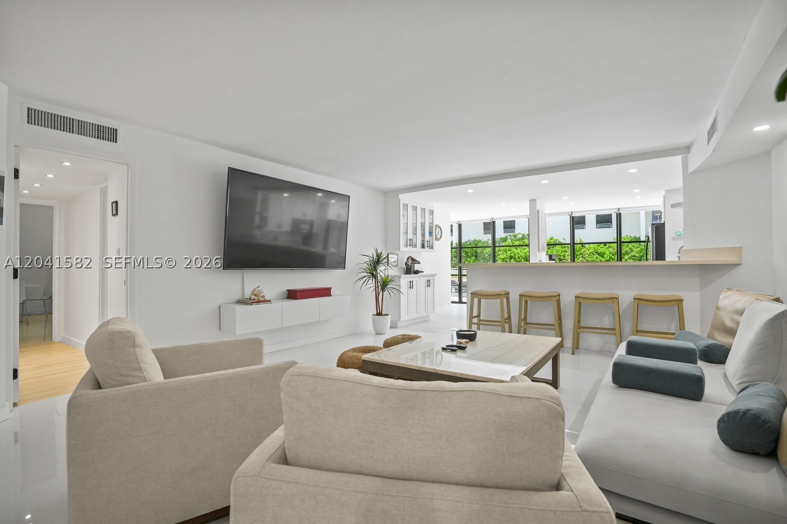 Elegant & Stylish condo in Miami Beach - Experience oceanfront living in this beautifully remodeled 2-bedroom, 2-bathroom residence that combines modern elegance with everyday functionality. The thoughtfully designed open-concept kitchen flows seamlessly into the living area, creating an inviting space for relaxation and entertainment.
The unit features an in-unit washer and dryer, an assigned parking space, and direct pool access from your private balcony. Ideally situated on the pool level, the home also offers convenient beach access, 24-hour lobby attendance, and an unbeatable location just seconds from the scenic oceanfront boardwalk stretching from South Beach to Bal Harbour. Enjoy the best of Miami Beach living with shops, dining, and entertainment nearby. Please note: the pool is currently undergoing updates and is temporarily closed.