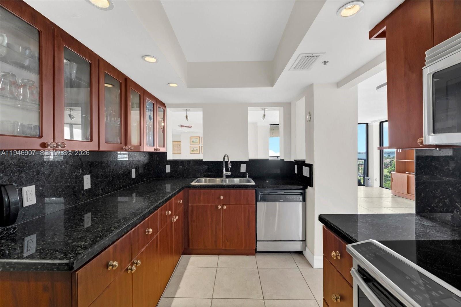GROVE TOWERS CONDO - Residential