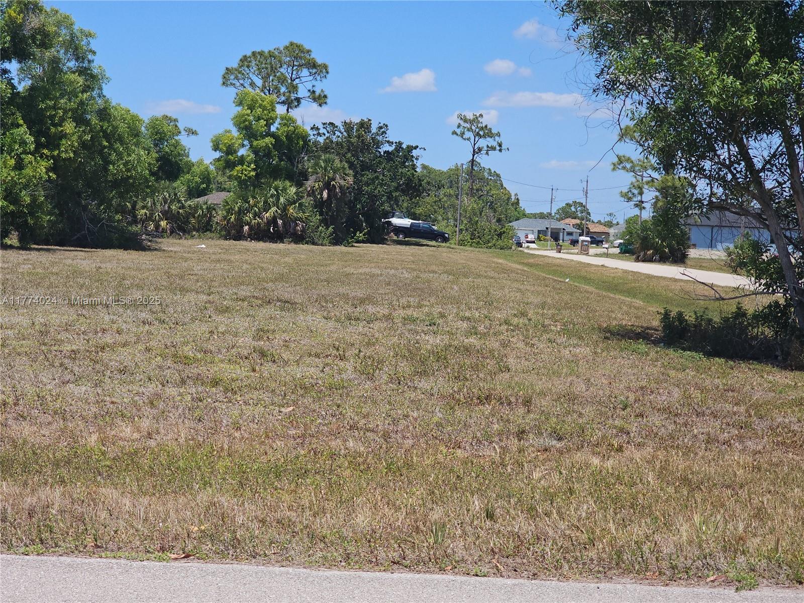 CAPE CORAL - Land