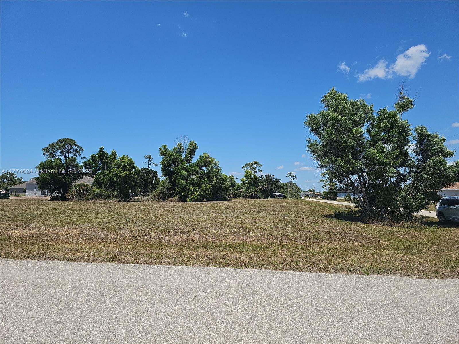 CAPE CORAL - Land