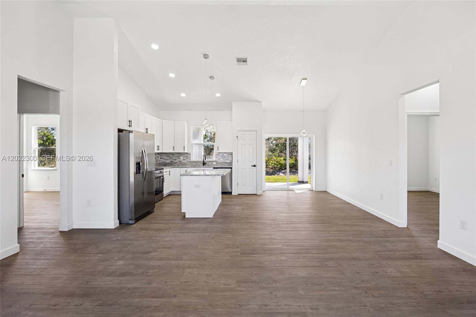 SUN N LAKE EST OF SEBRING - Residential