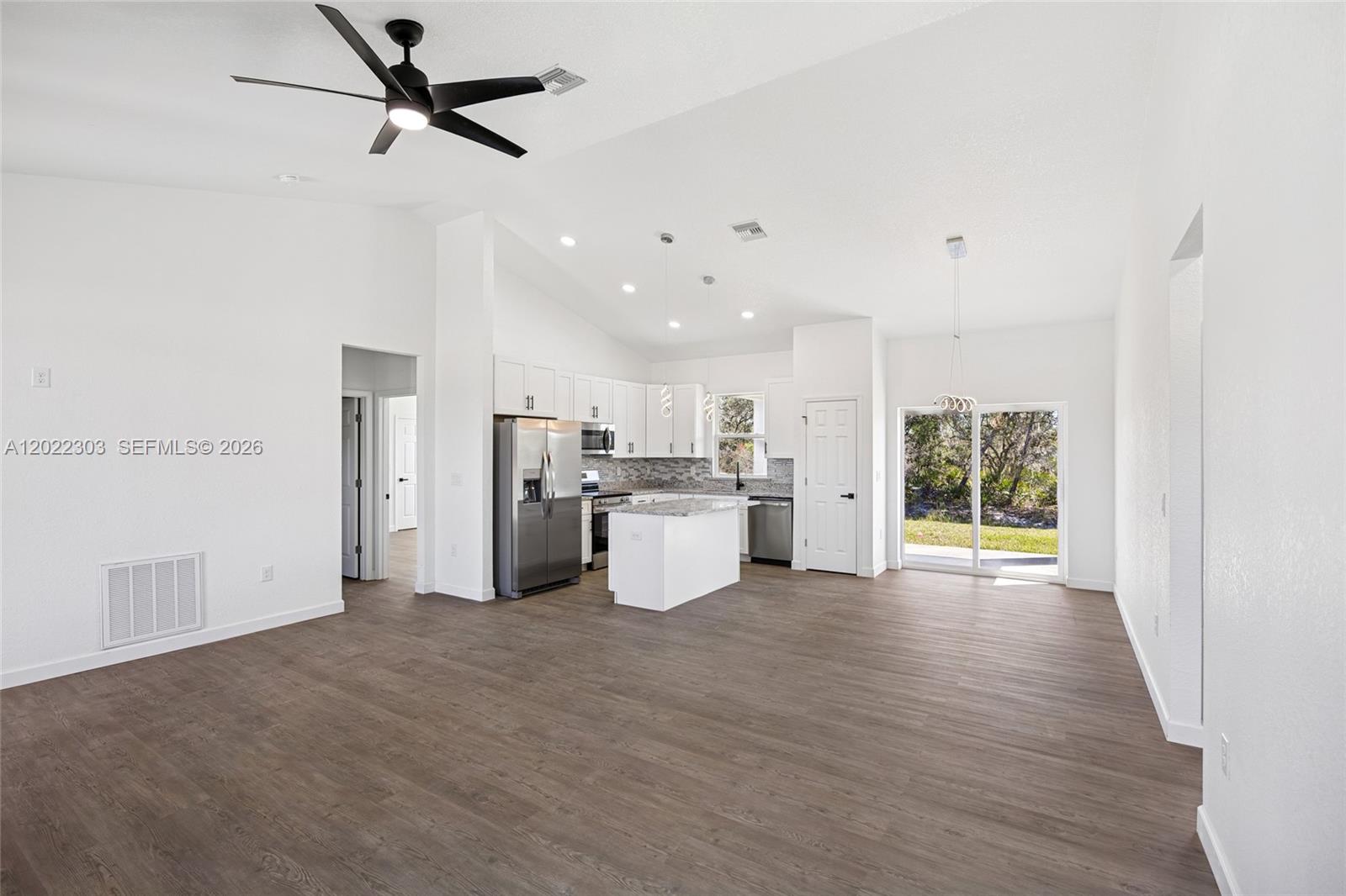 SUN N LAKE EST OF SEBRING - Residential