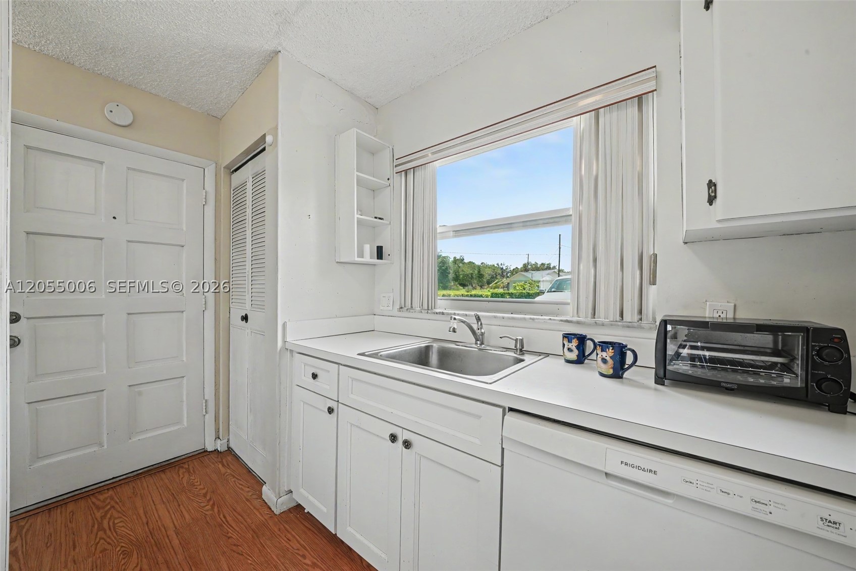 MASTERS FIRST CONDO - Residential