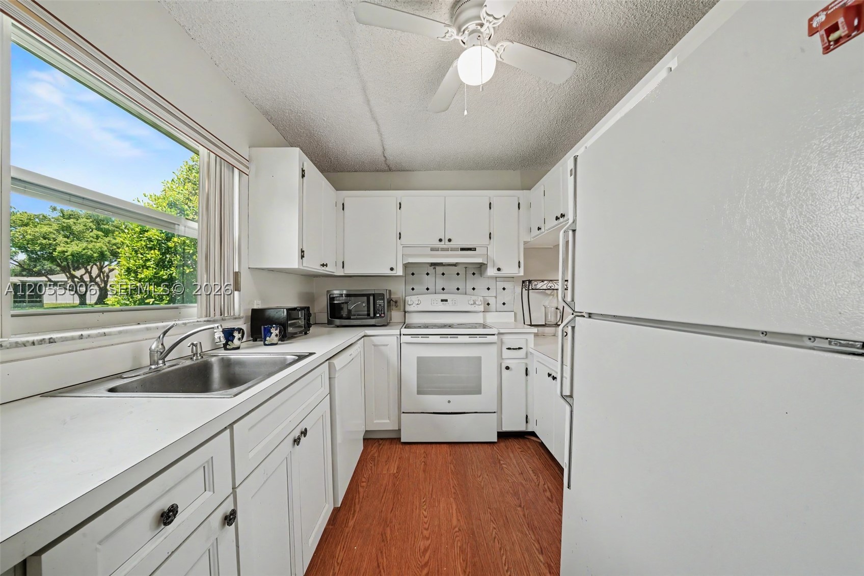 MASTERS FIRST CONDO - Residential