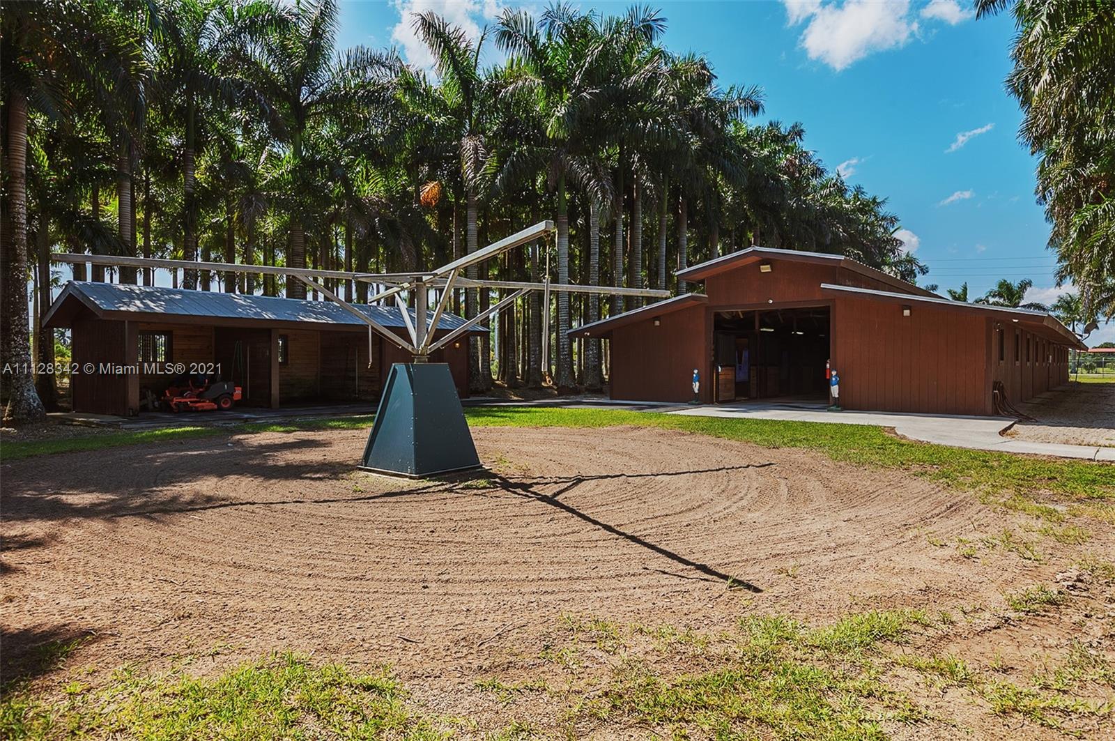 REDLAND EQUESTRIAN - Commercial Sale