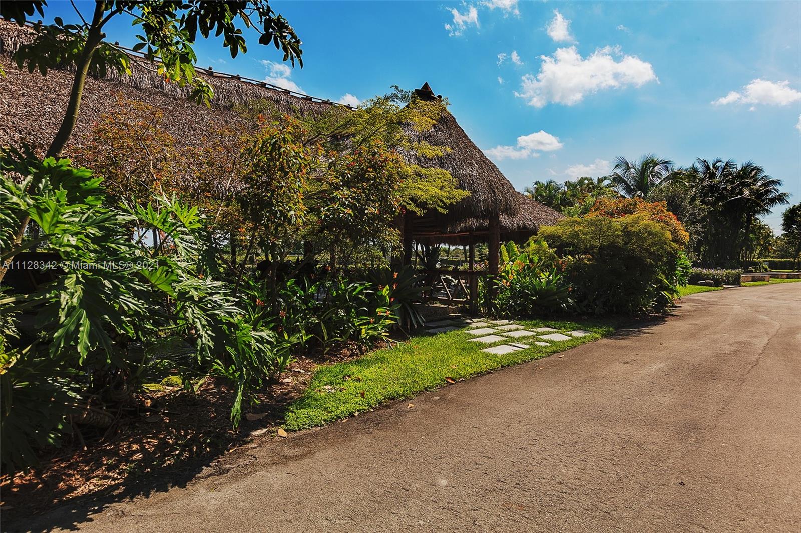 REDLAND EQUESTRIAN - Commercial Sale