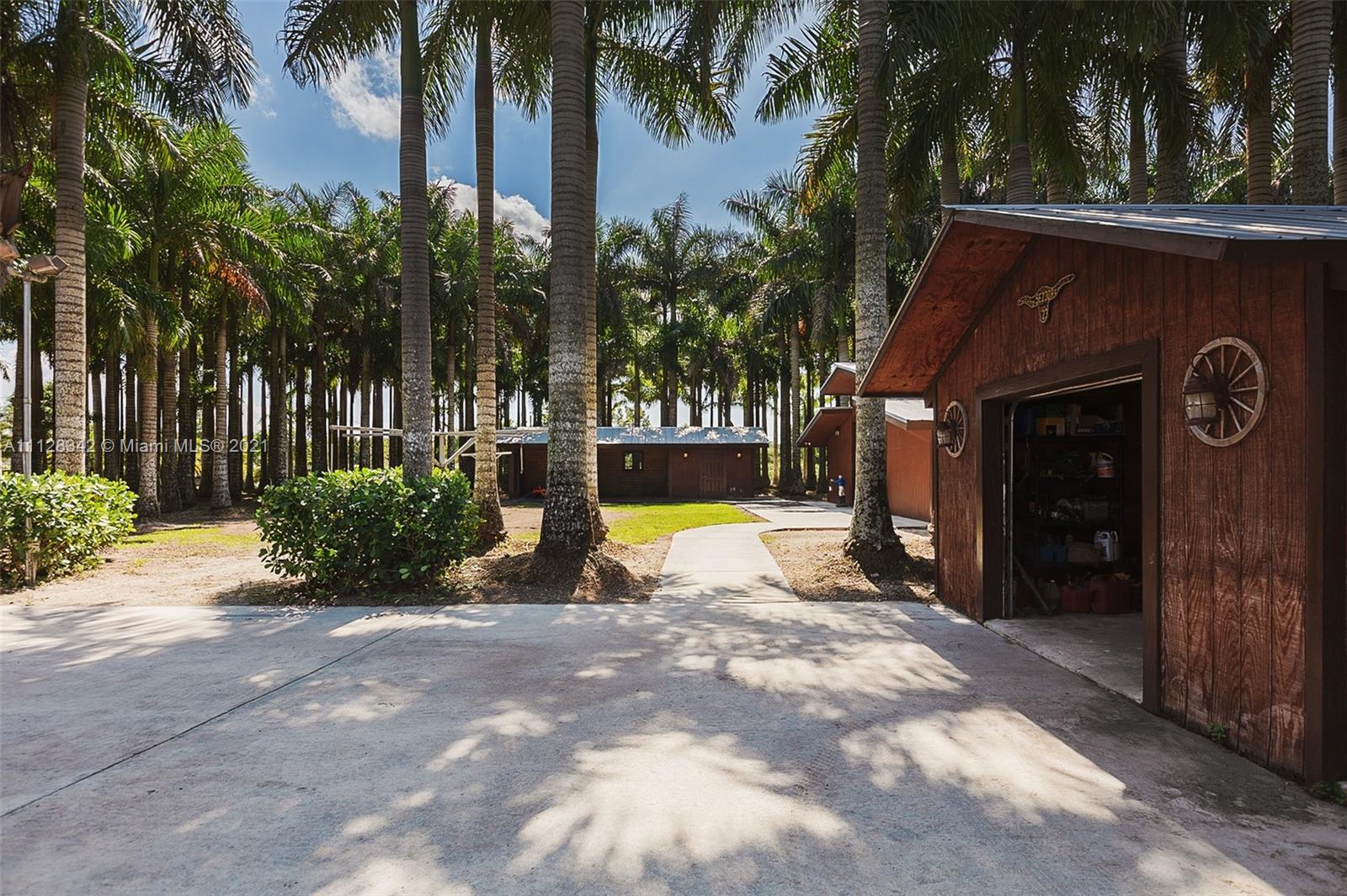 REDLAND EQUESTRIAN - Commercial Sale