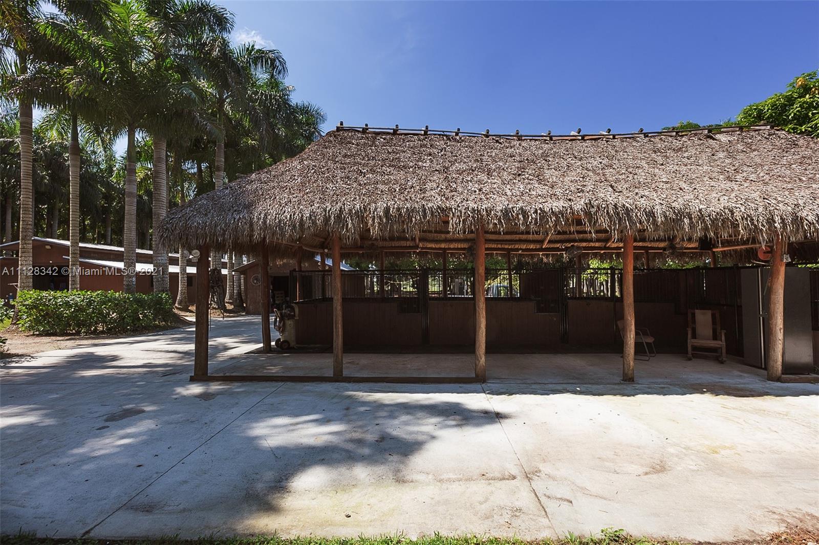 REDLAND EQUESTRIAN - Commercial Sale