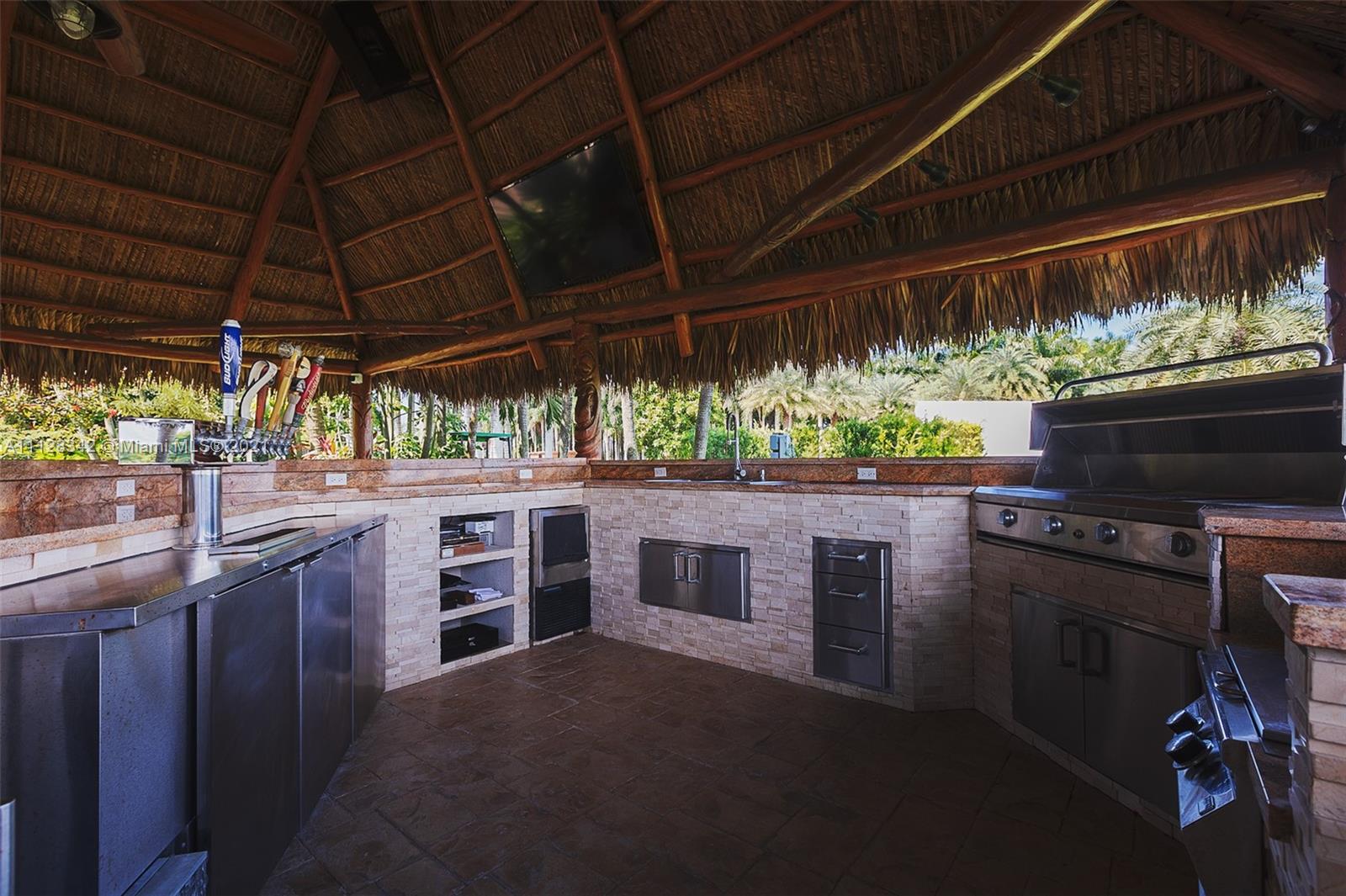REDLAND EQUESTRIAN - Commercial Sale
