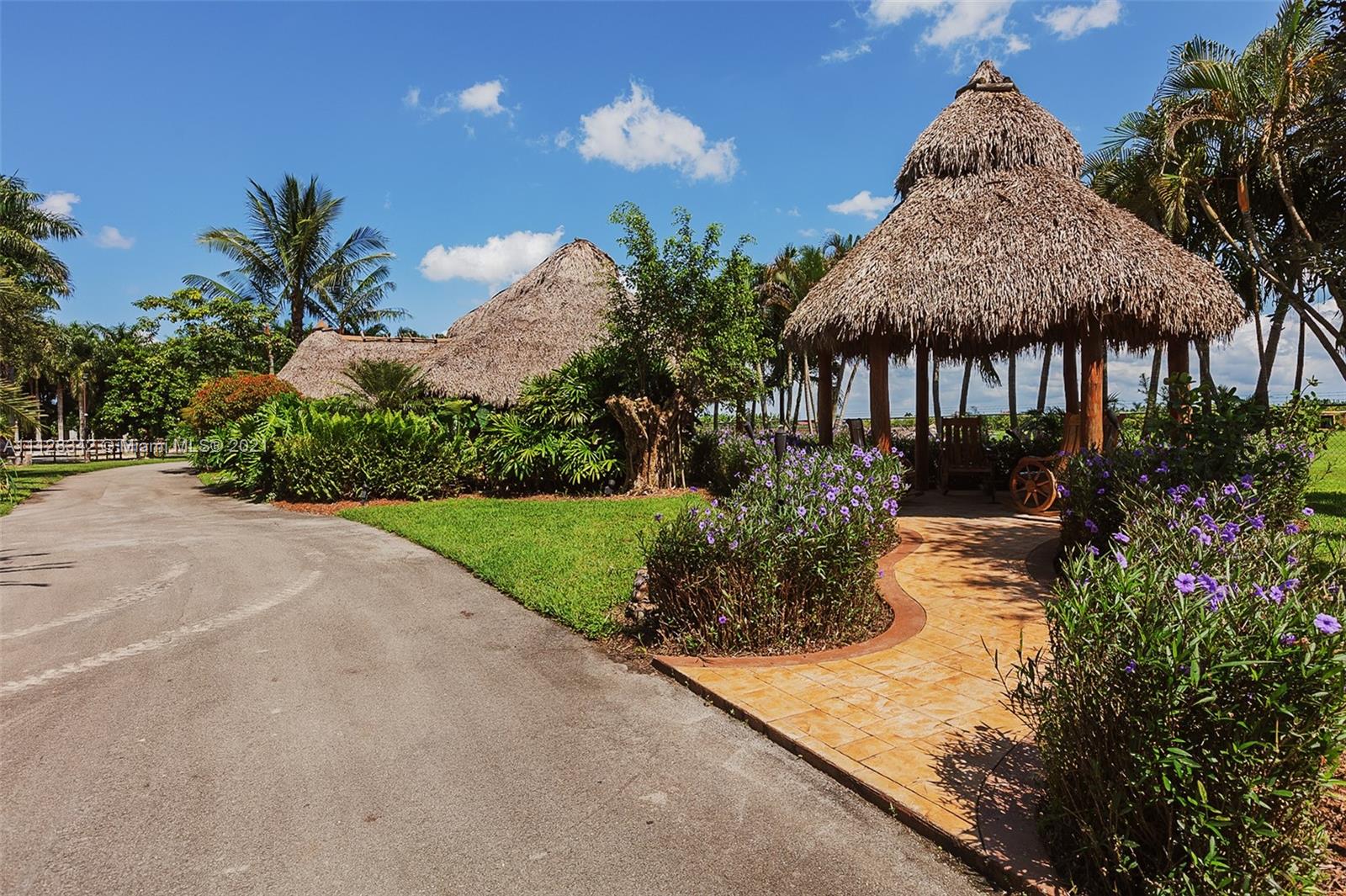REDLAND EQUESTRIAN - Commercial Sale