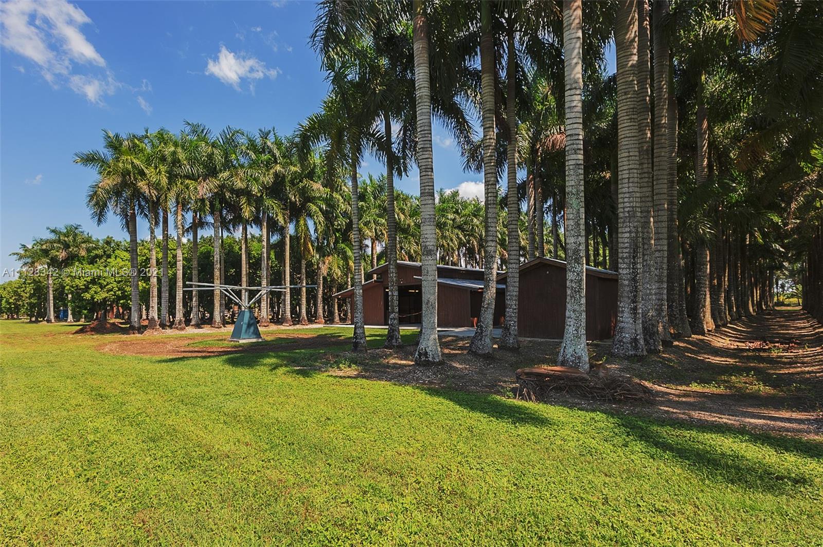 REDLAND EQUESTRIAN - Commercial Sale