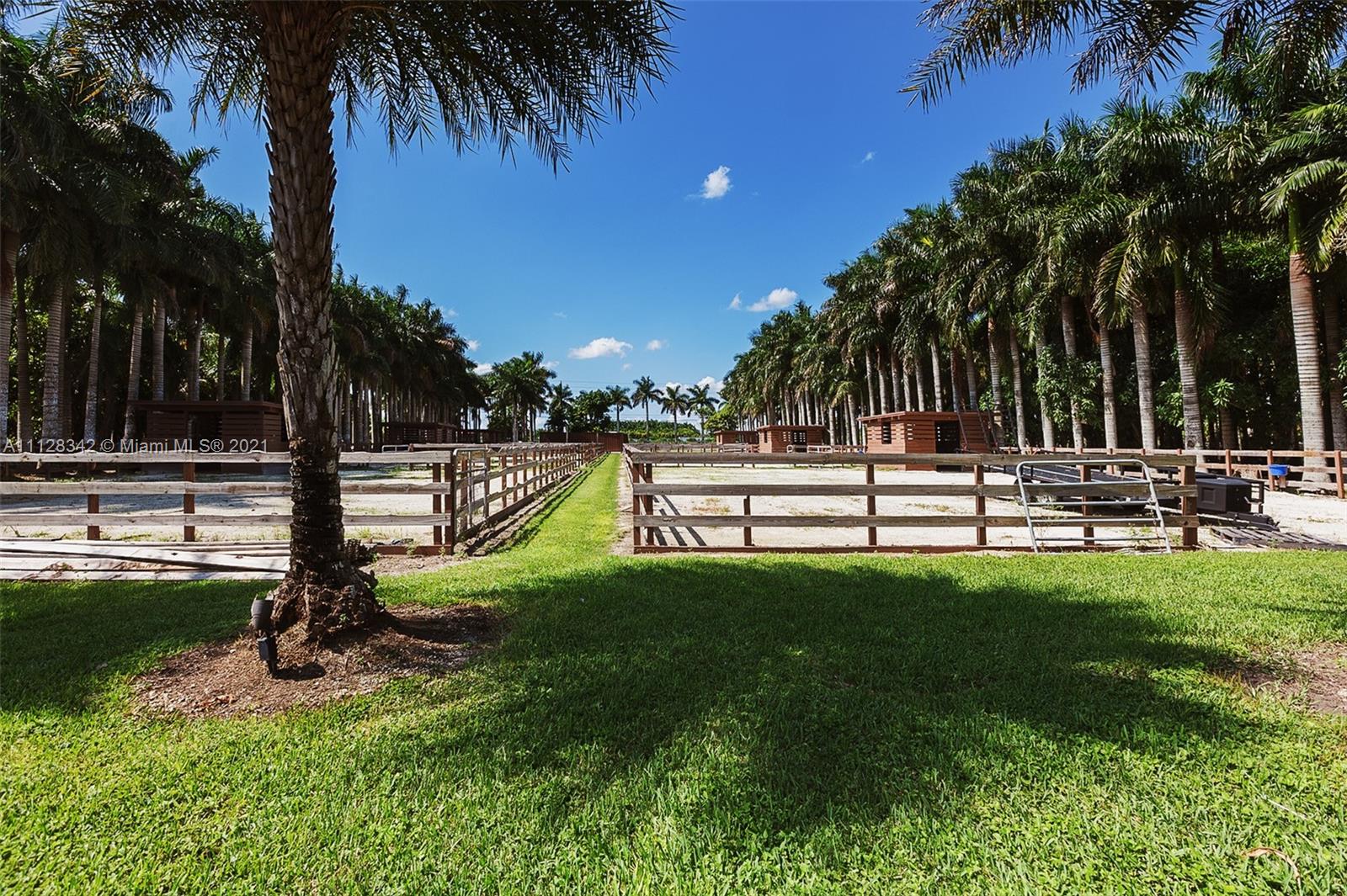 REDLAND EQUESTRIAN - Commercial Sale