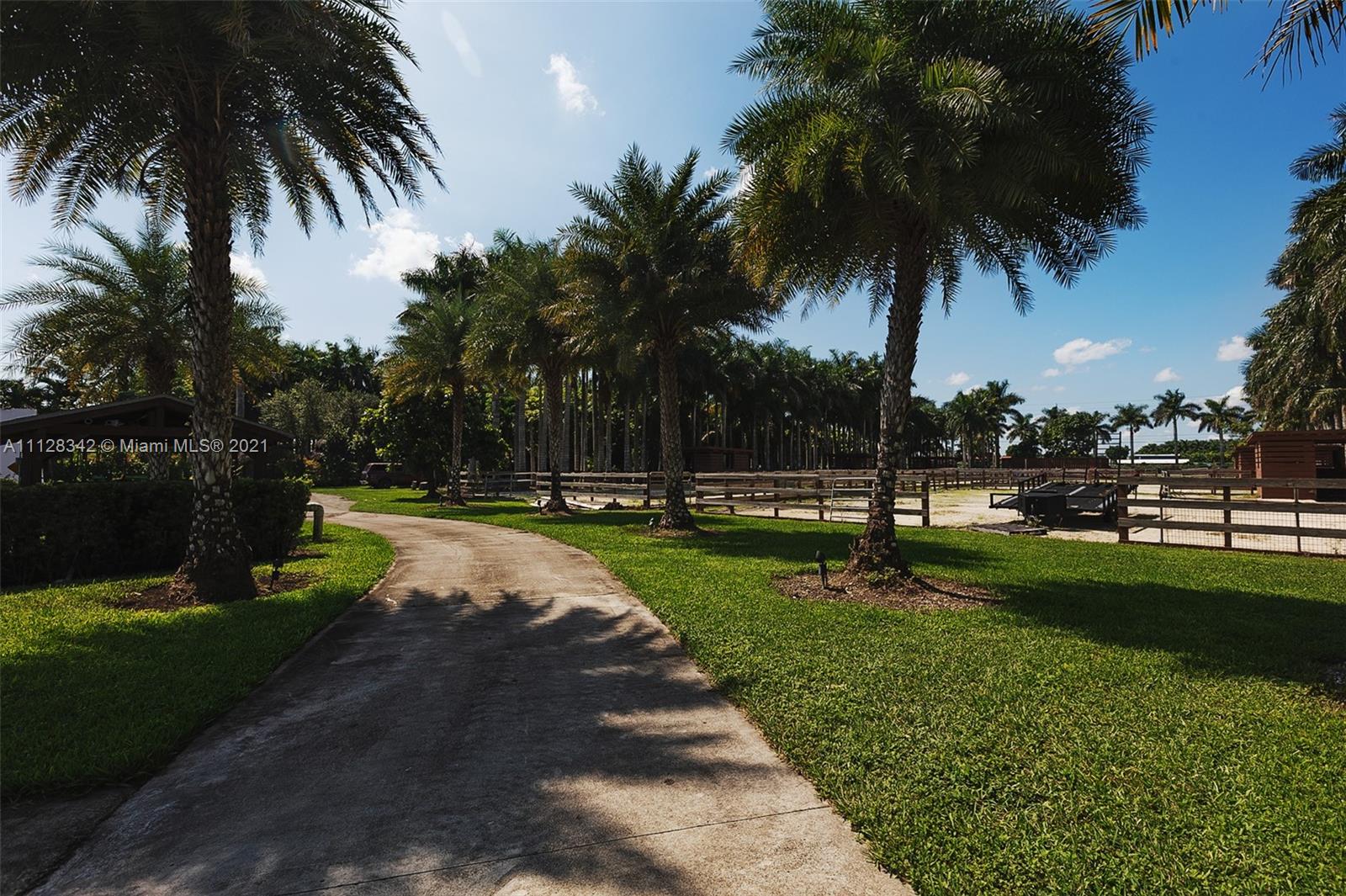 REDLAND EQUESTRIAN - Commercial Sale
