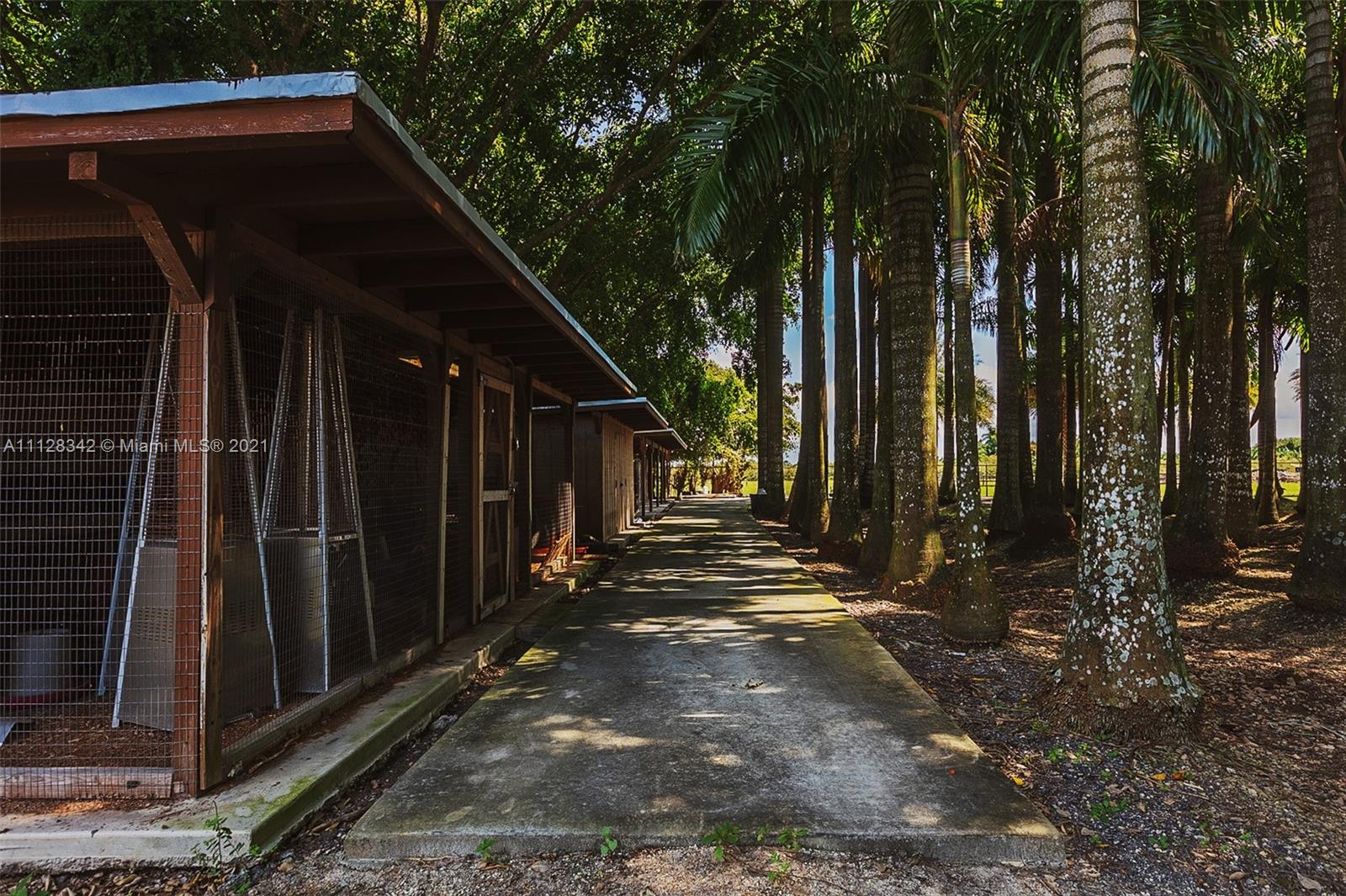 REDLAND EQUESTRIAN - Commercial Sale