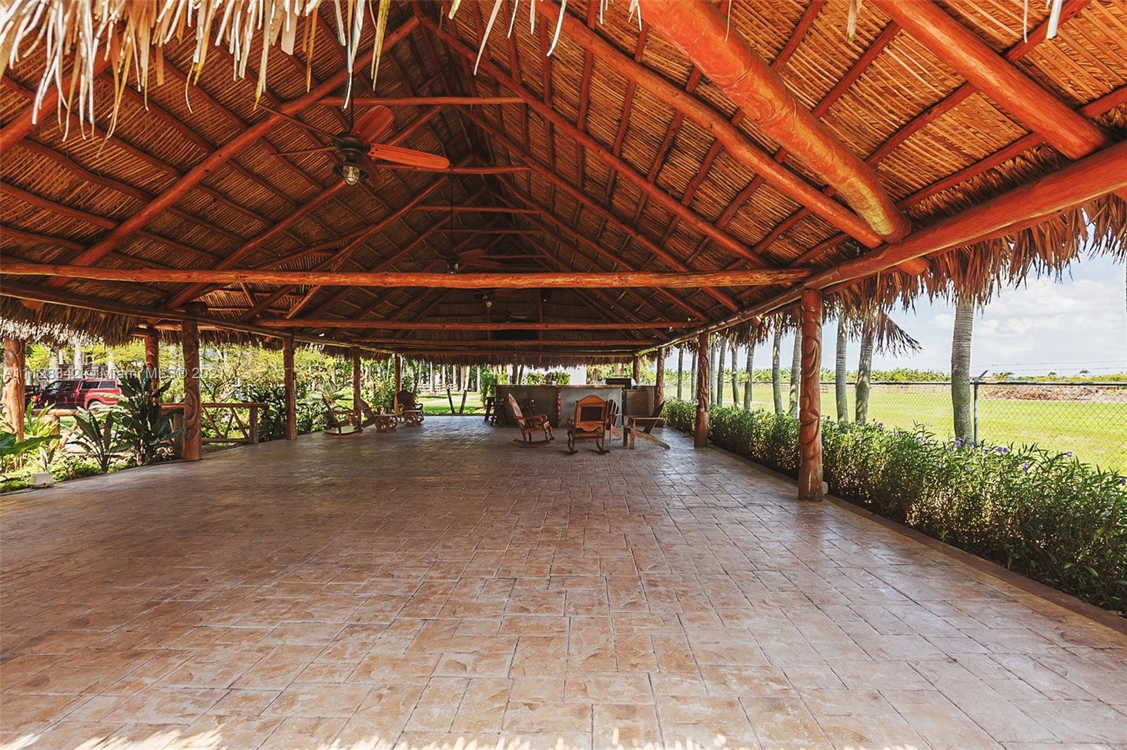 REDLAND EQUESTRIAN - Commercial Sale