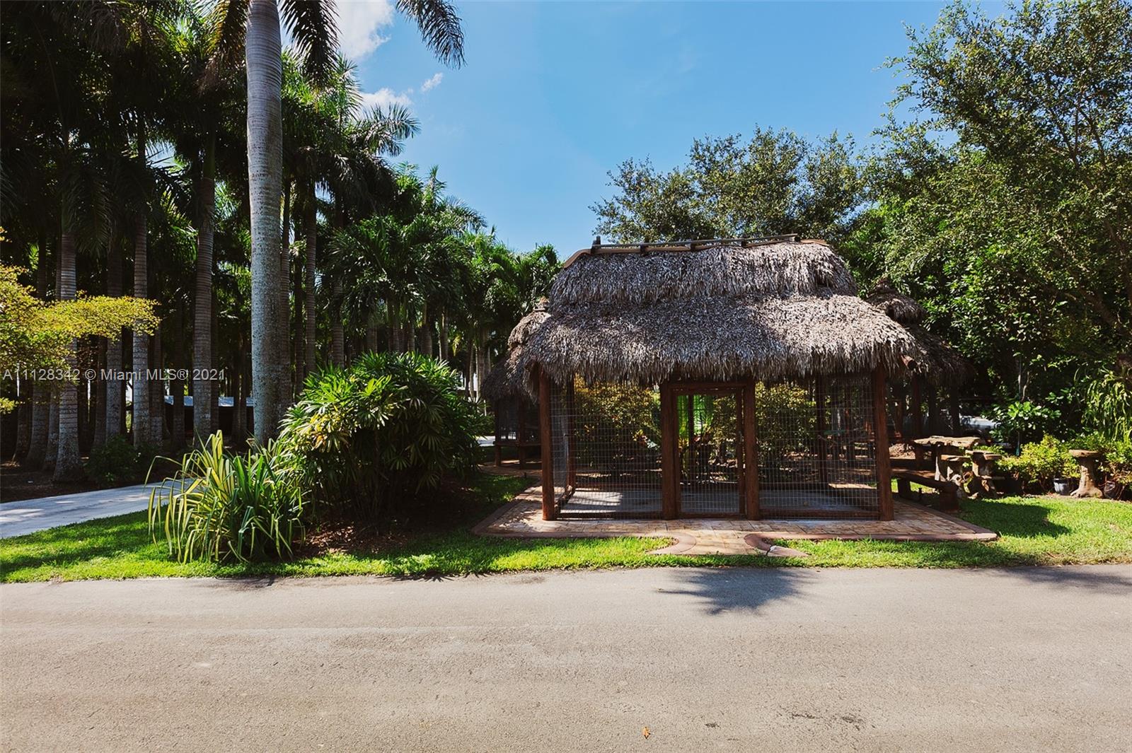 REDLAND EQUESTRIAN - Commercial Sale