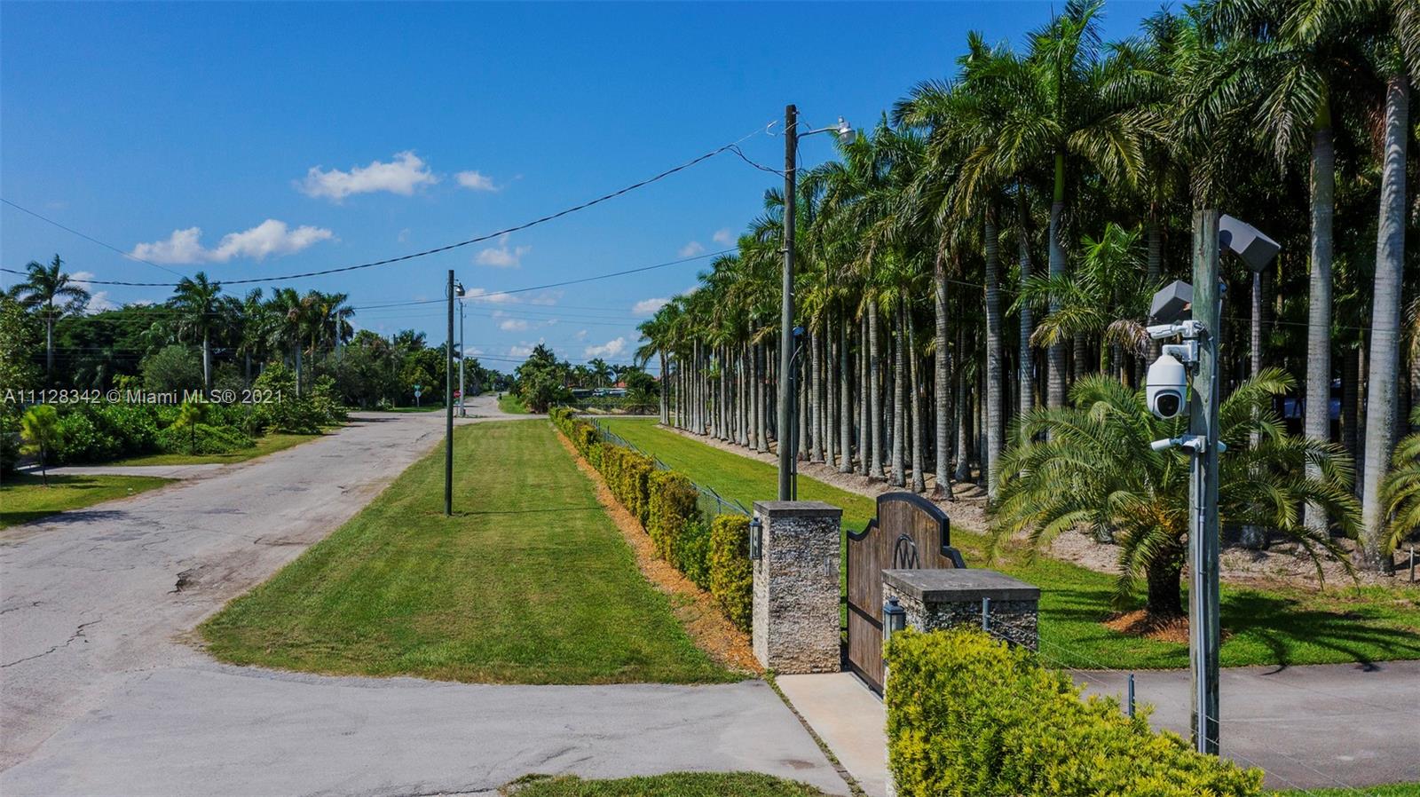 REDLAND EQUESTRIAN - Commercial Sale