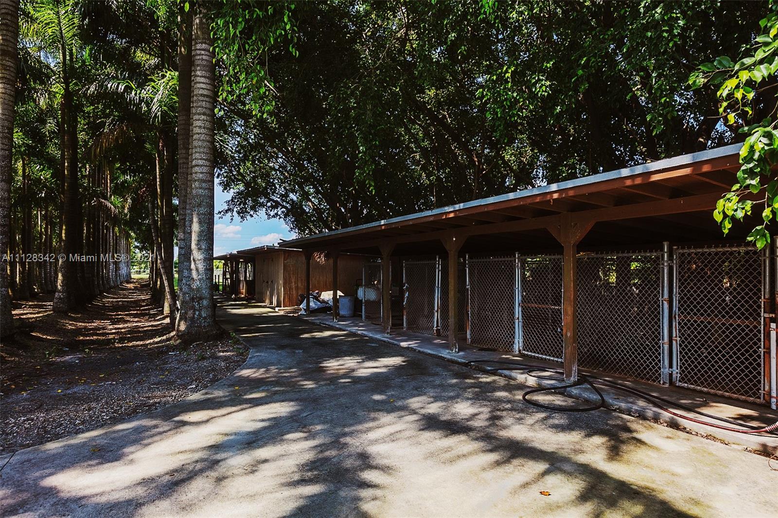 REDLAND EQUESTRIAN - Commercial Sale
