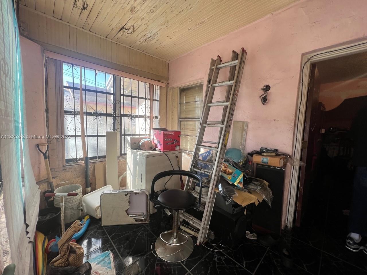 MORTON HEIGHTS - Residential Income
