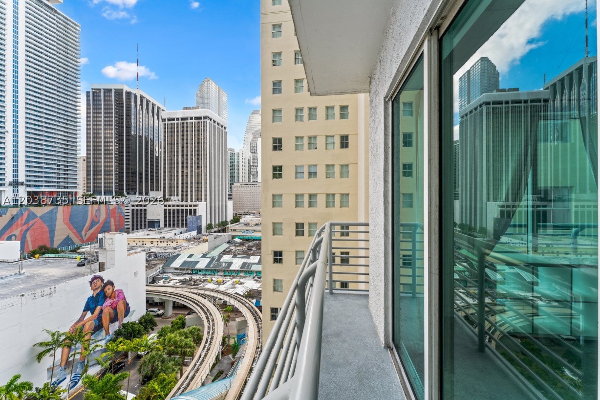 THE LOFT DOWNTOWN II COND - Residential