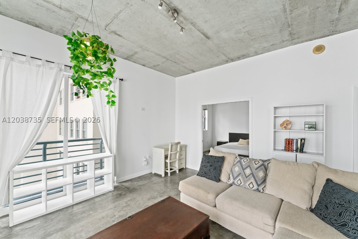 THE LOFT DOWNTOWN II COND - Residential