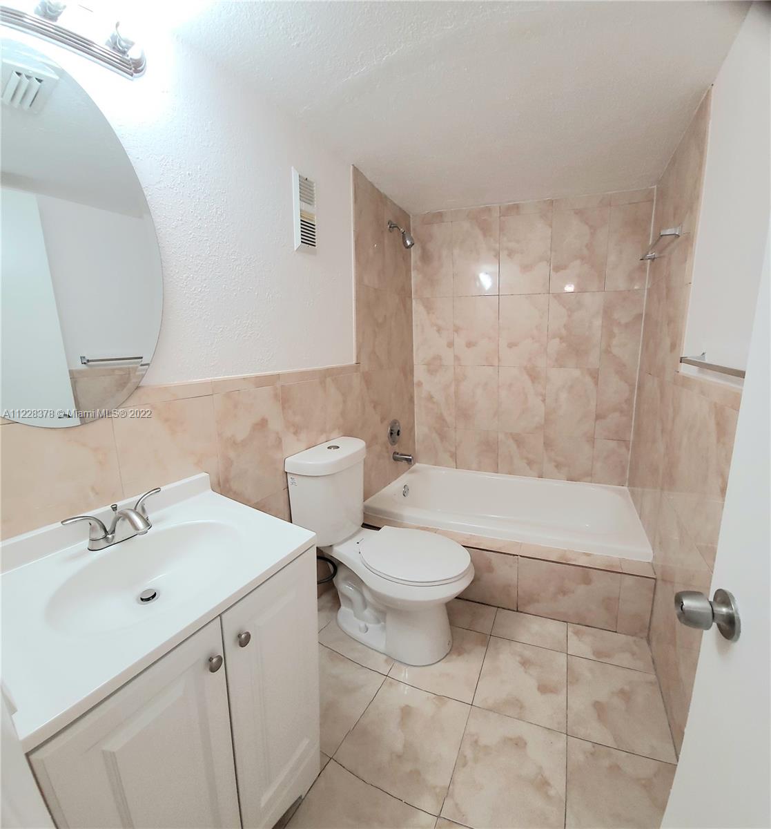 LAKESHORE AT UNIVERSITY P - Residential Lease