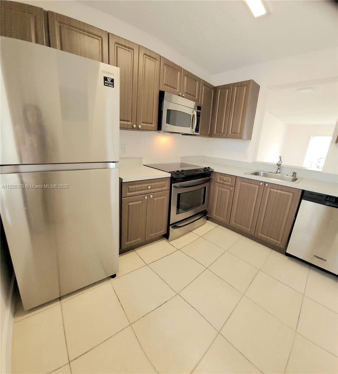 LAKESHORE AT UNIVERSITY P - Residential Lease