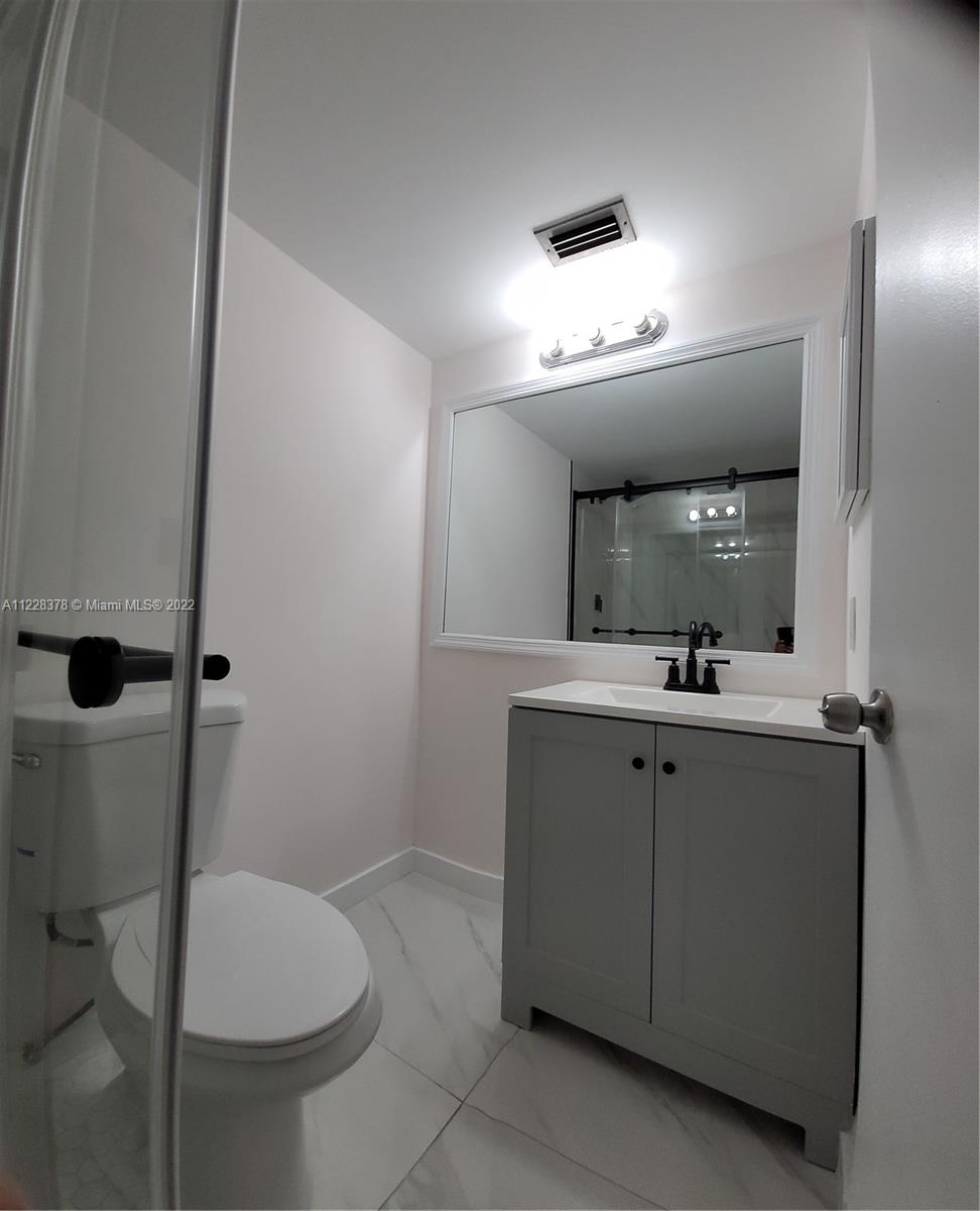 LAKESHORE AT UNIVERSITY P - Residential Lease
