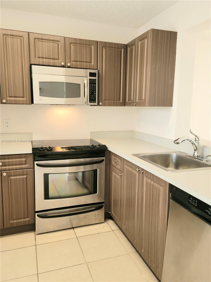 LAKESHORE AT UNIVERSITY P - Residential Lease
