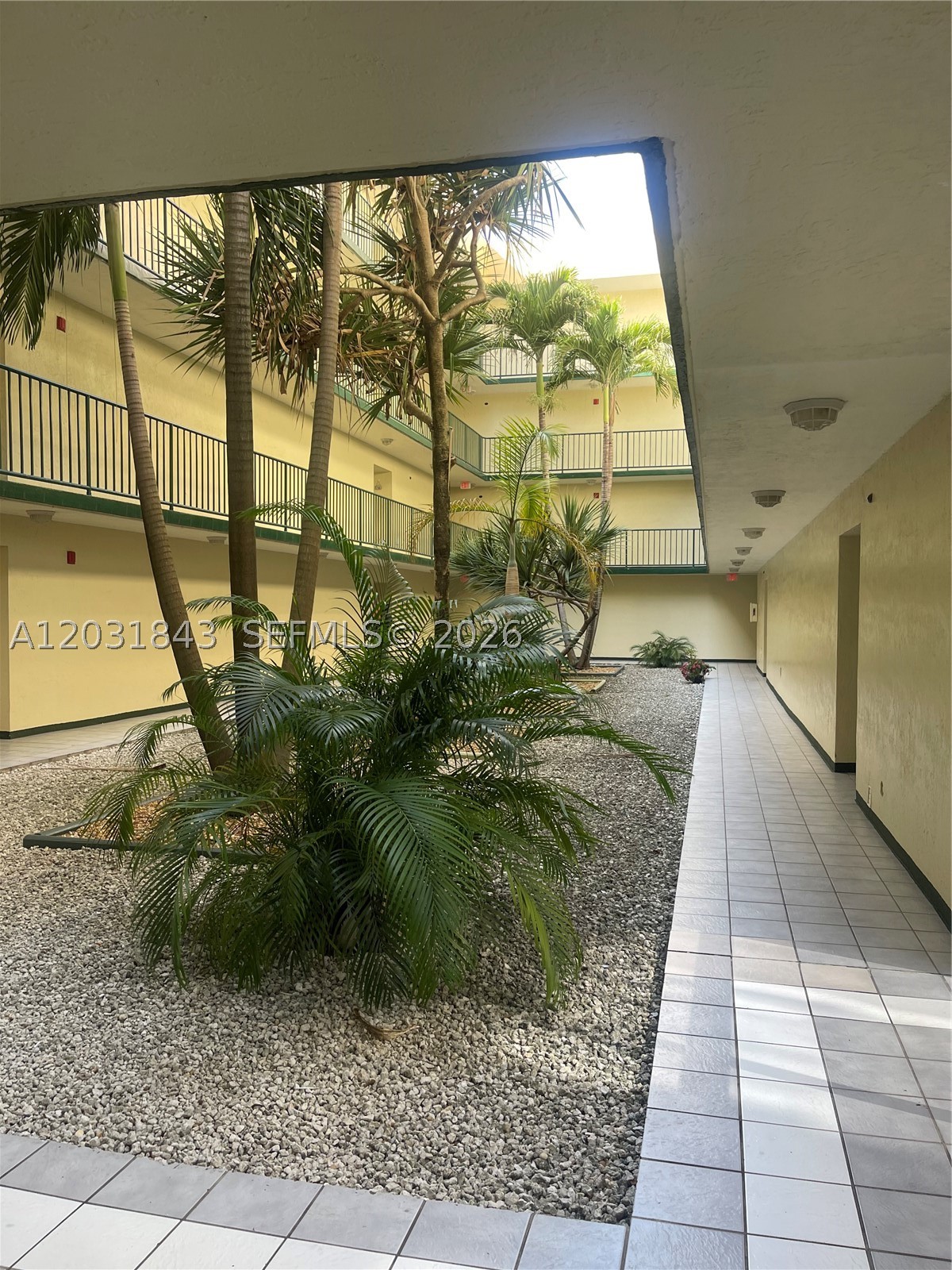 FLAMINGO COURT CONDO - Residential Lease