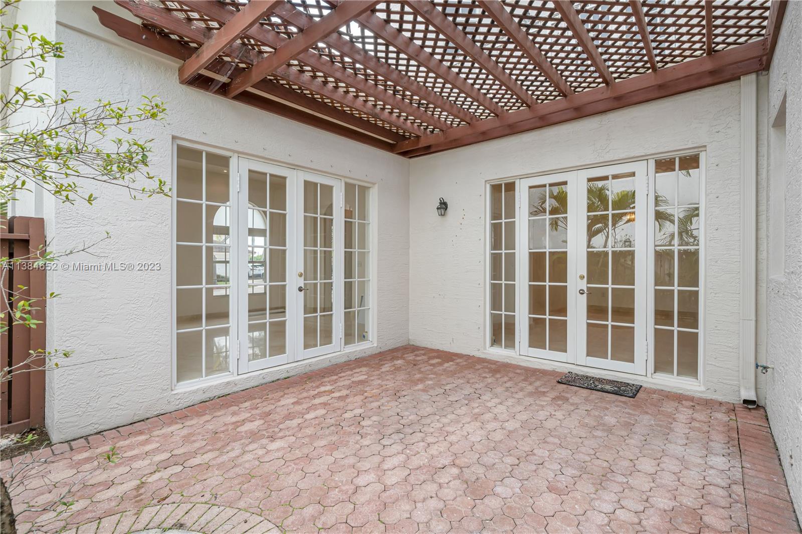 DORAL ISLES MEDITERRANEA - Residential