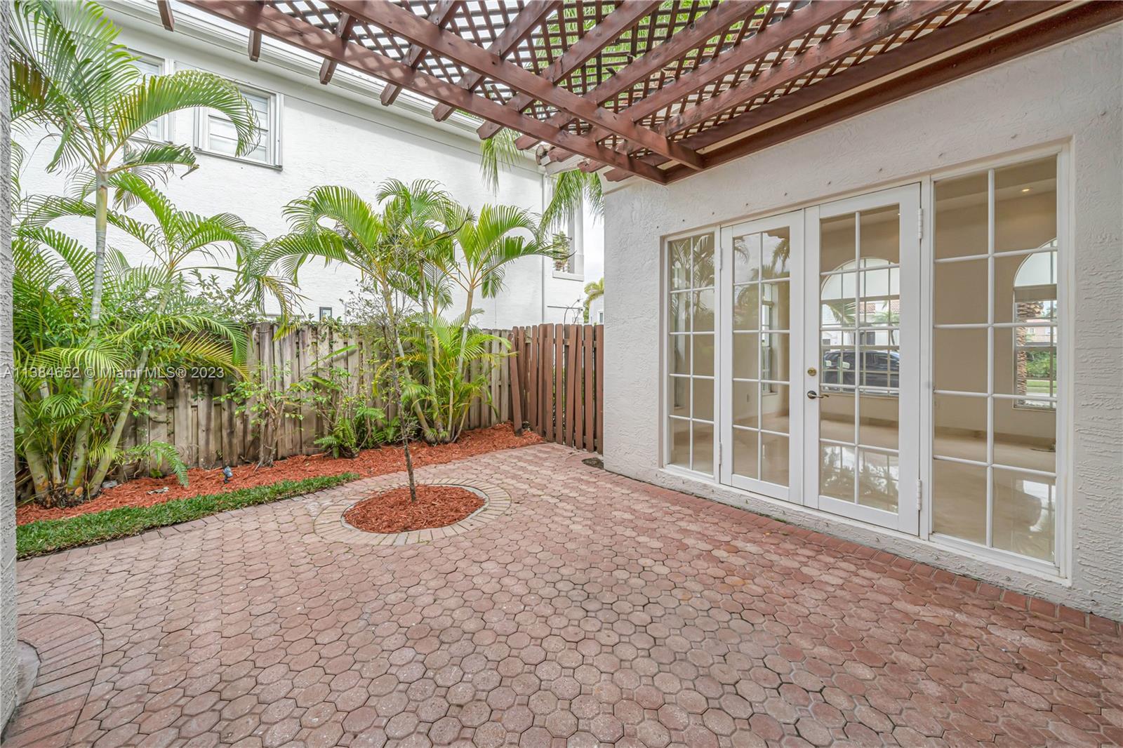 DORAL ISLES MEDITERRANEA - Residential