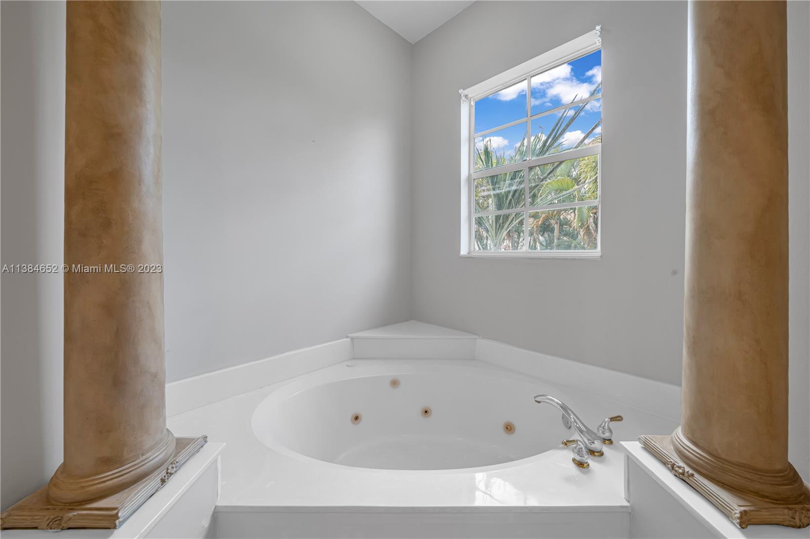 DORAL ISLES MEDITERRANEA - Residential