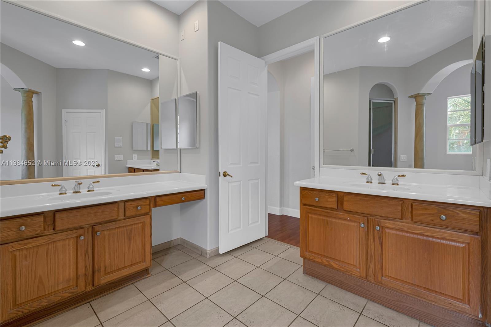 DORAL ISLES MEDITERRANEA - Residential