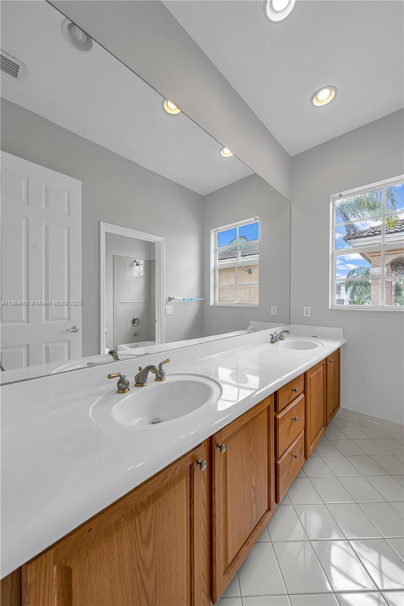 DORAL ISLES MEDITERRANEA - Residential