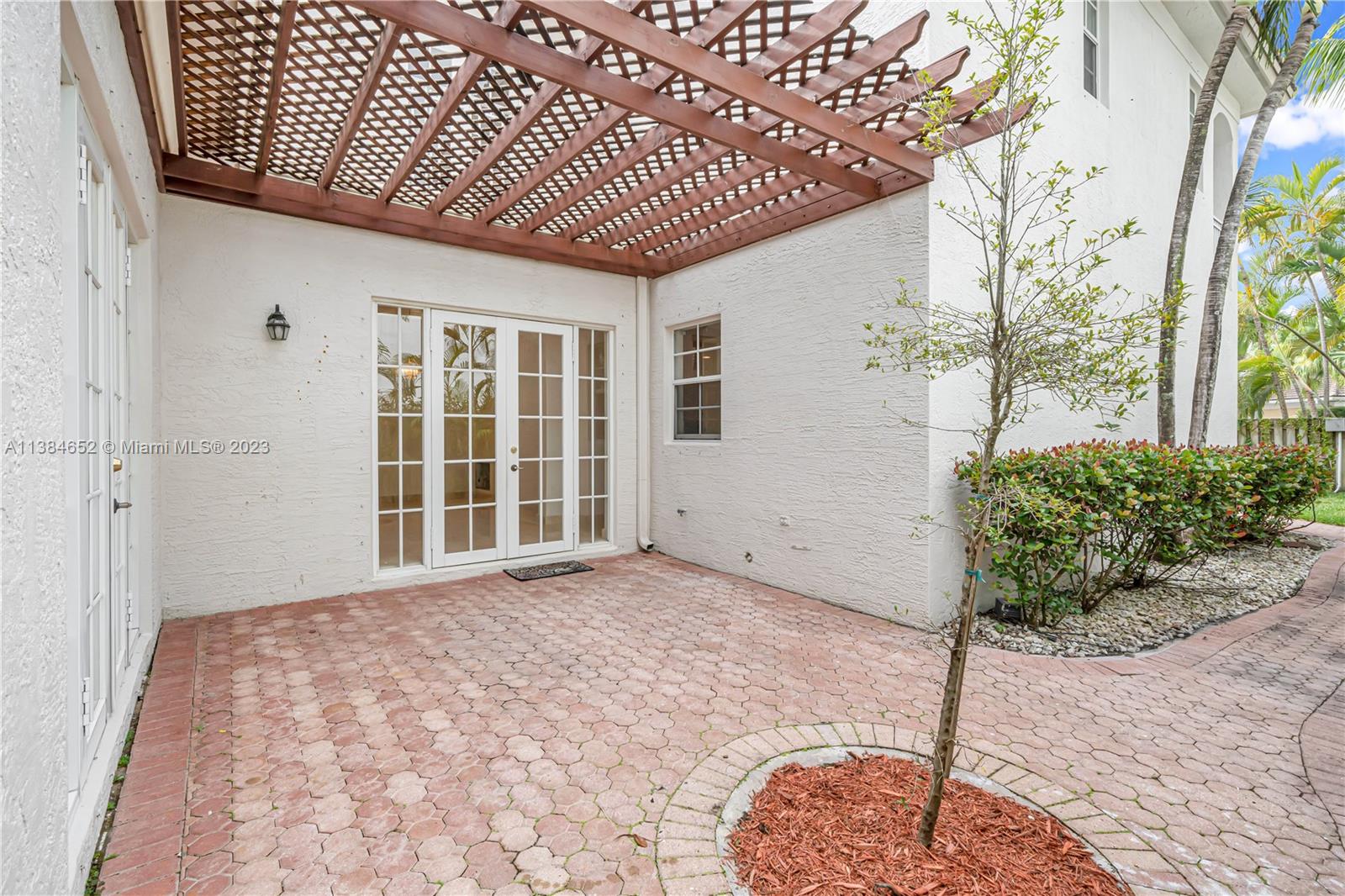 DORAL ISLES MEDITERRANEA - Residential