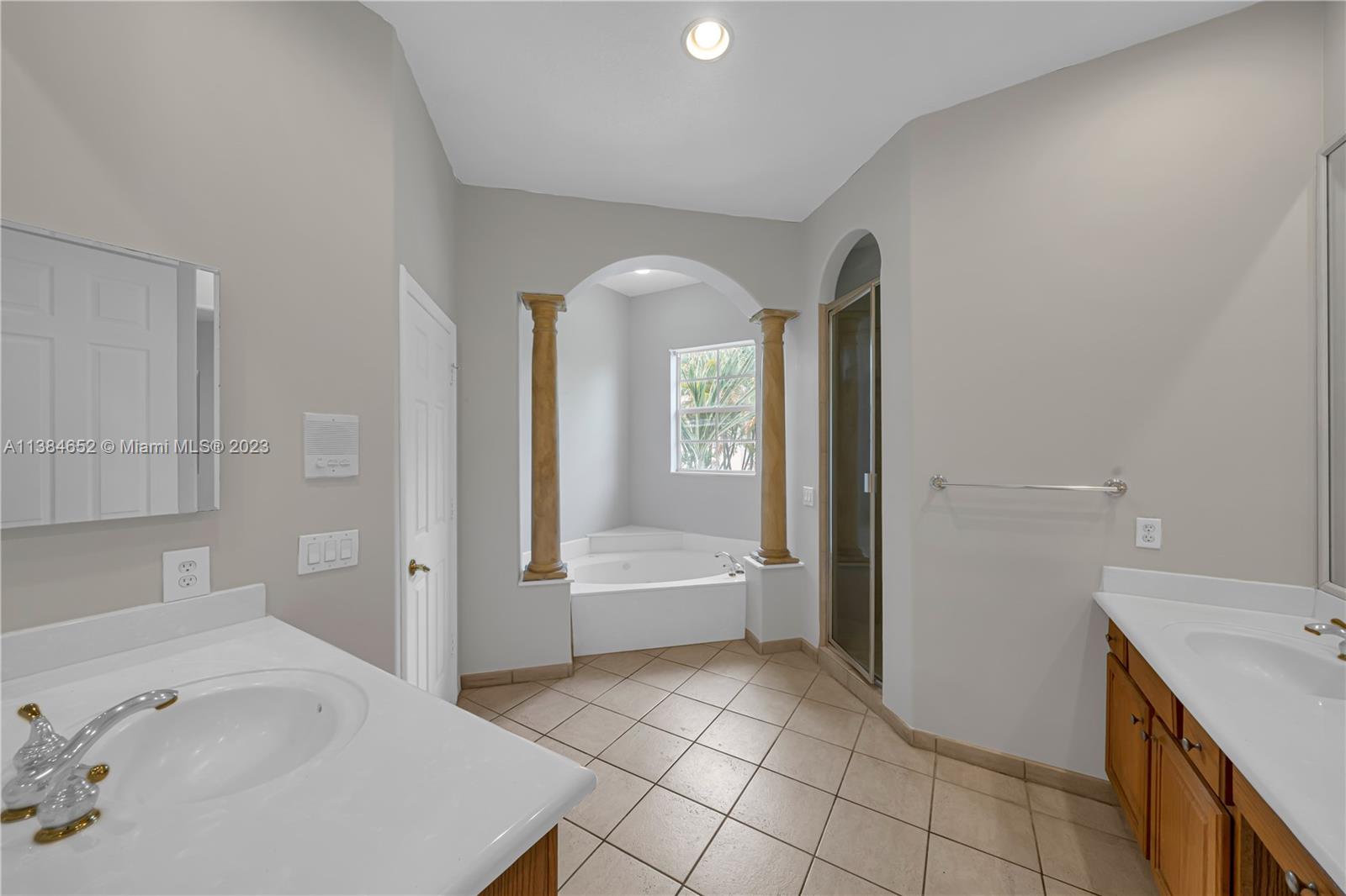 DORAL ISLES MEDITERRANEA - Residential
