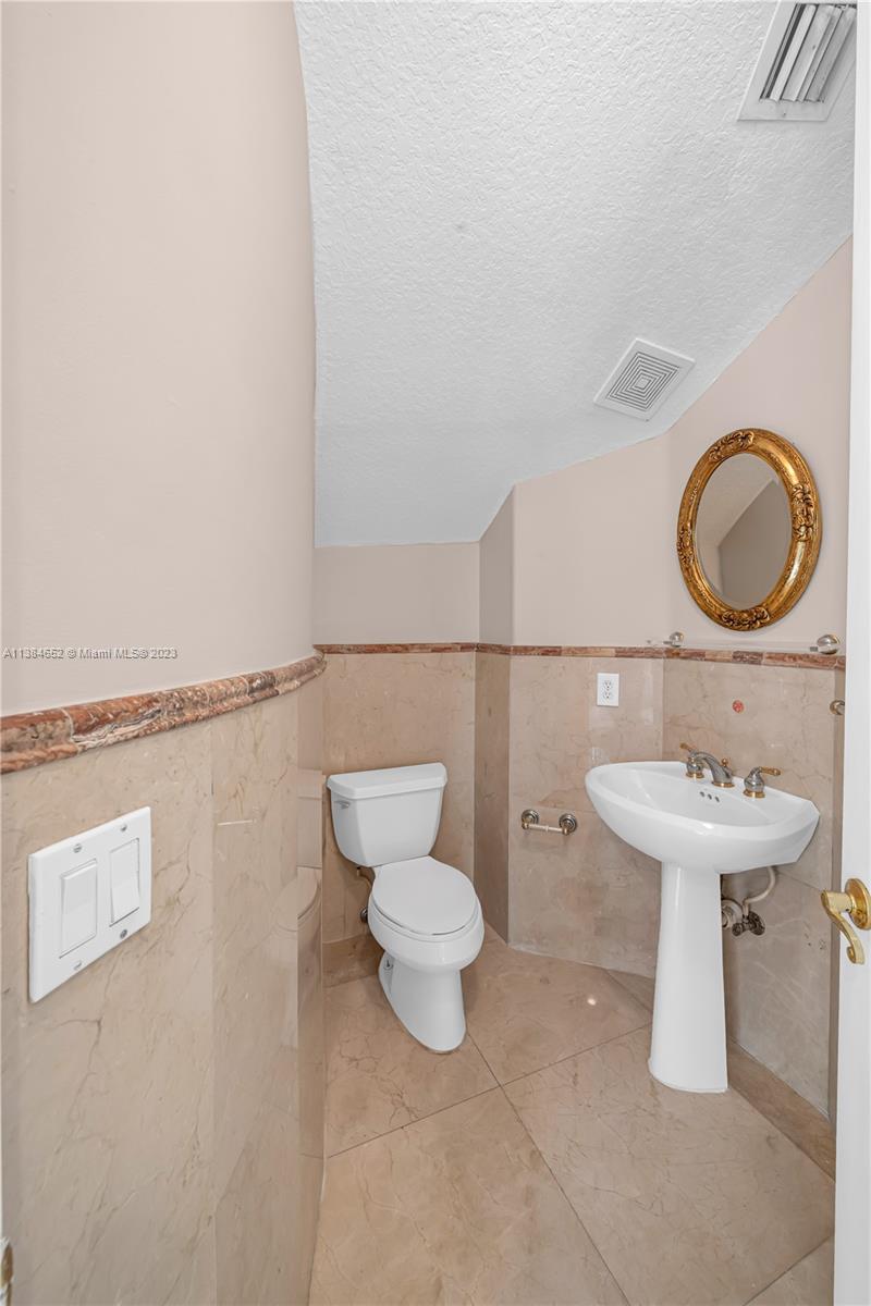 DORAL ISLES MEDITERRANEA - Residential
