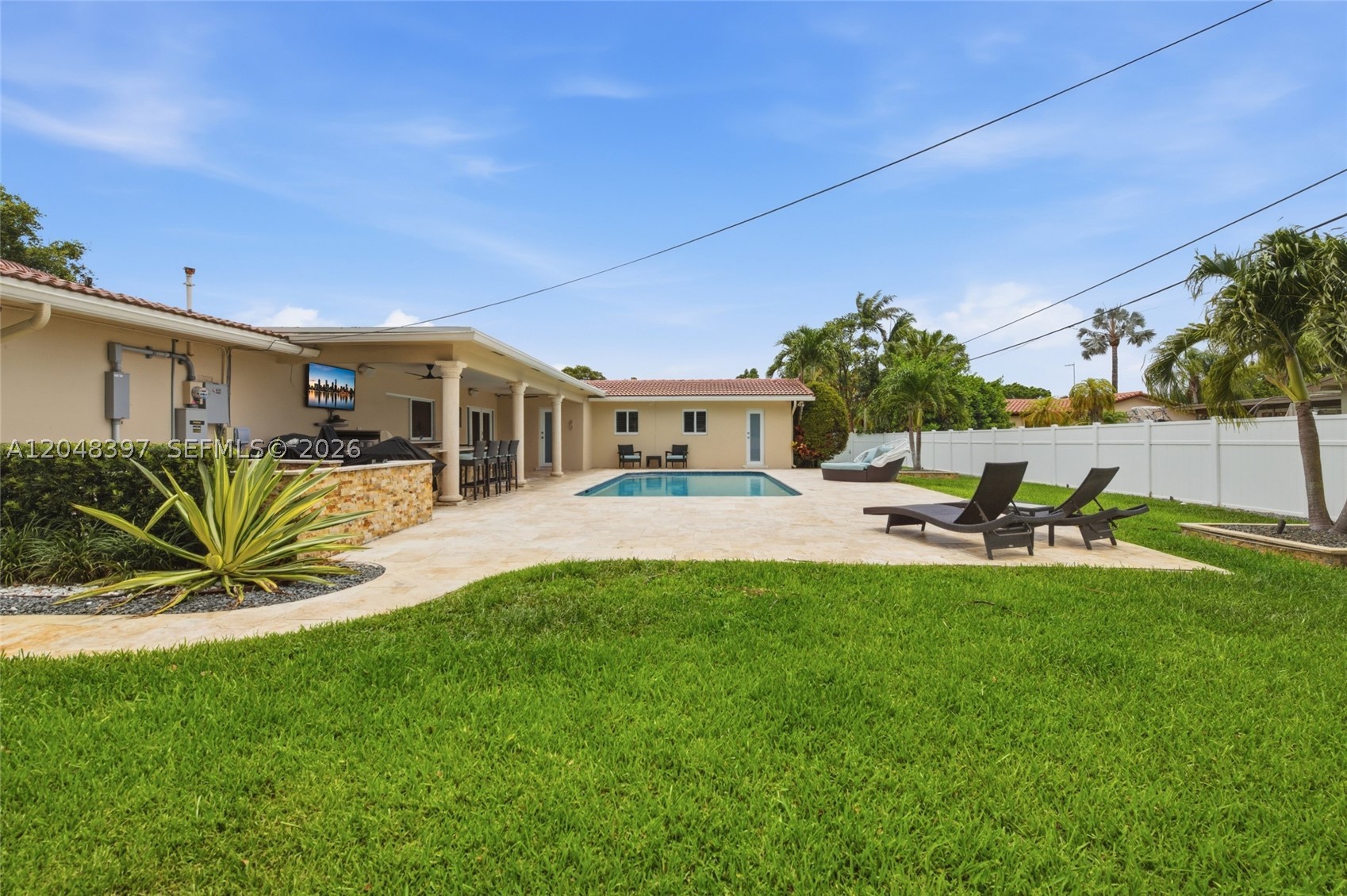 PLANTATIONS SECLUDED GARD - Residential