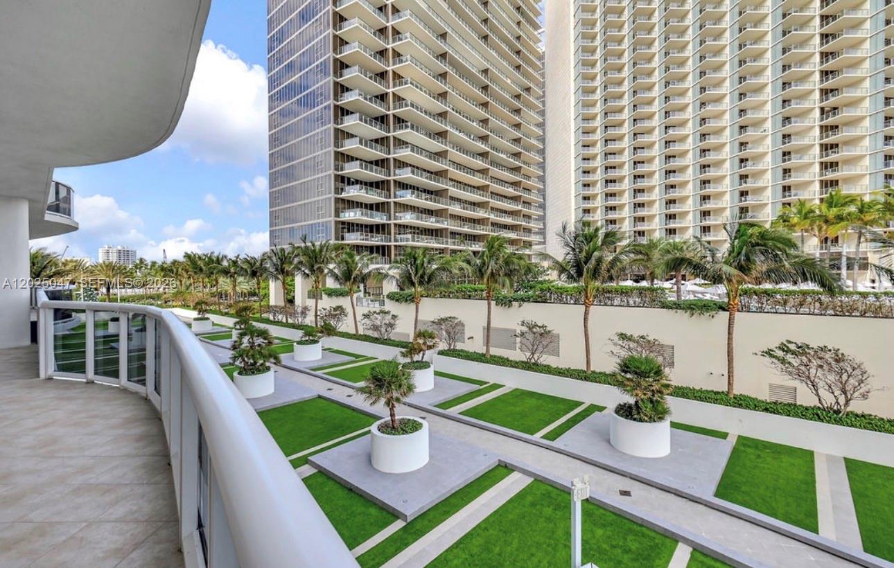 MAJESTIC TOWER - Residential
