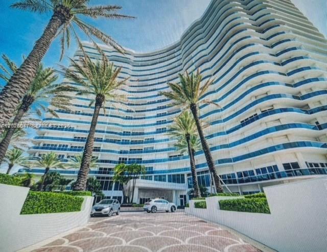 MAJESTIC TOWER - Residential