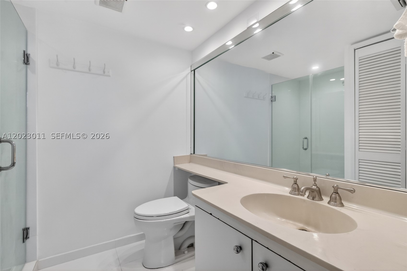 TOWERS OF QUAYSIDE CONDO - Residential
